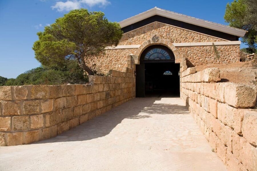 Llucmajor: Bodegas Bordoy Wine Tour - Arriving in Llucmajor and finding the winery