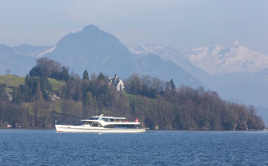 Lucerne: Walking and Boat Tour with Cheese & Wine Tasting - Timing, walking, and group size