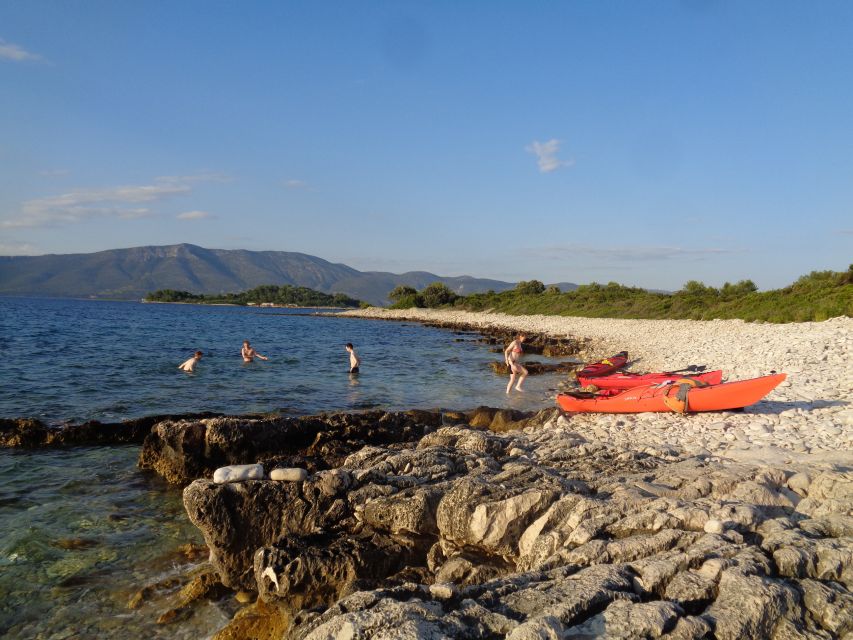 Lumbarda: Half-Day Kayaking and History with Wine delight - Paddling across the islands in front of Korčula