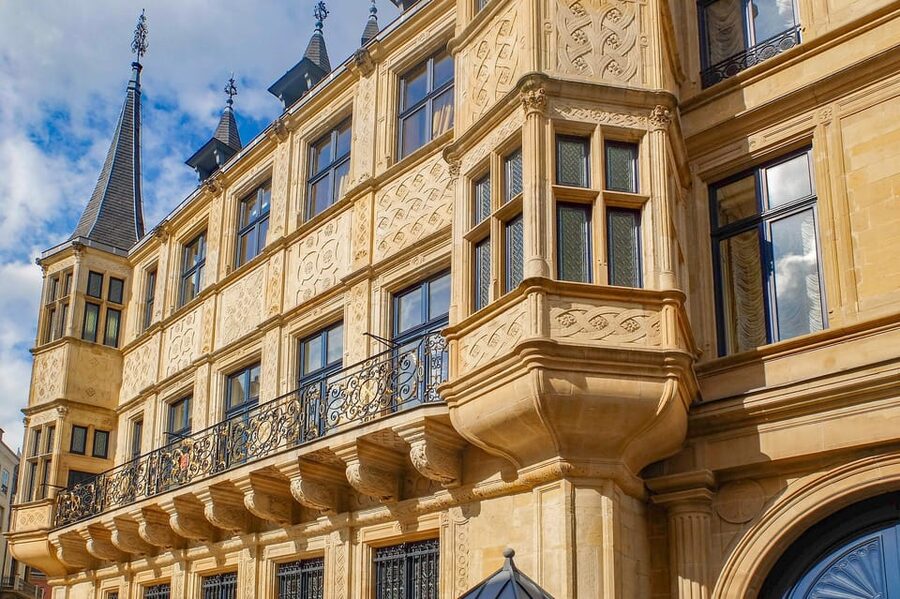 Luxembourg City: Walking Tour with Optional Wine Tastings - Guide quality and the tone of the walk