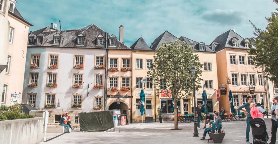 Luxembourg City: Walking Tour with Optional Wine Tastings - Place Guillaume II and the grand civic center