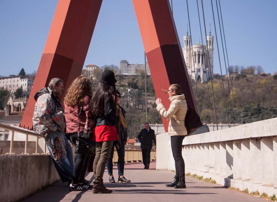 Lyon: Old Town Food Tour with 6 French Food Tastings & Wine - Meeting the guide in Vieux Lyon