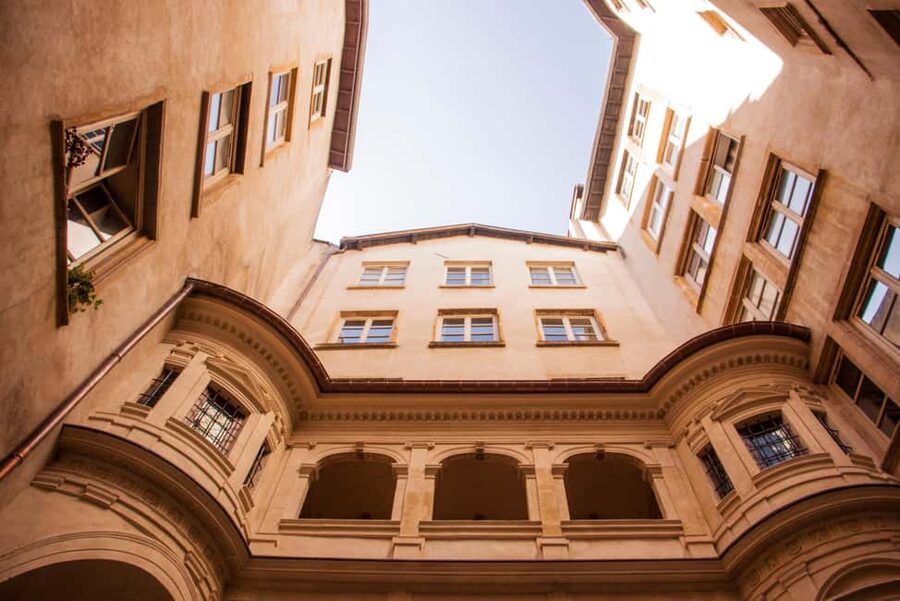 Lyon: Old Town Food Tour with 6 French Food Tastings & Wine - Cheese, bread, and French wine