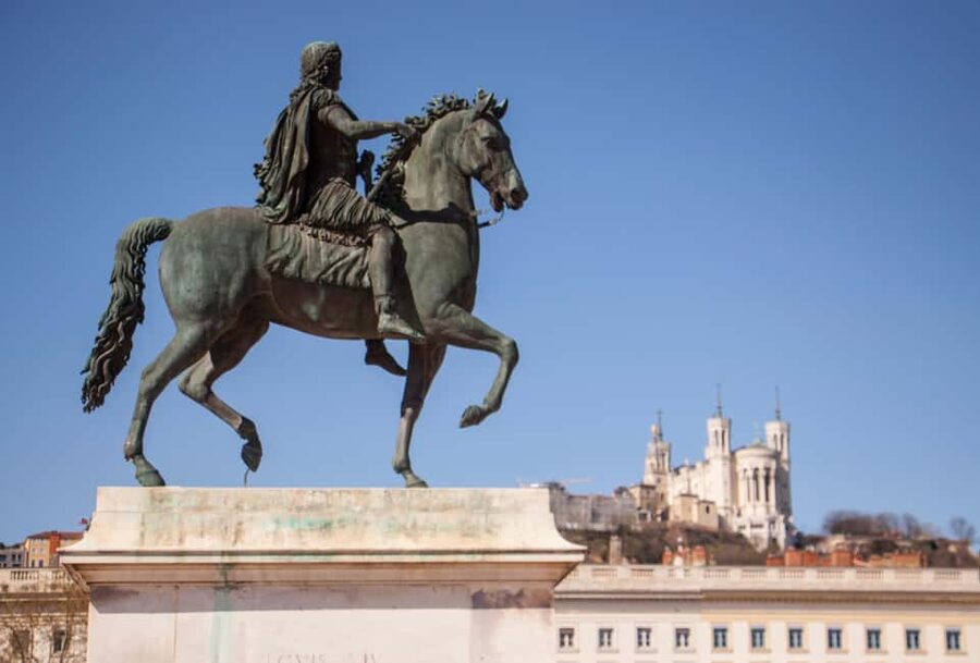 Lyon: Old Town Food Tour with 6 French Food Tastings & Wine - What the guides add to the food