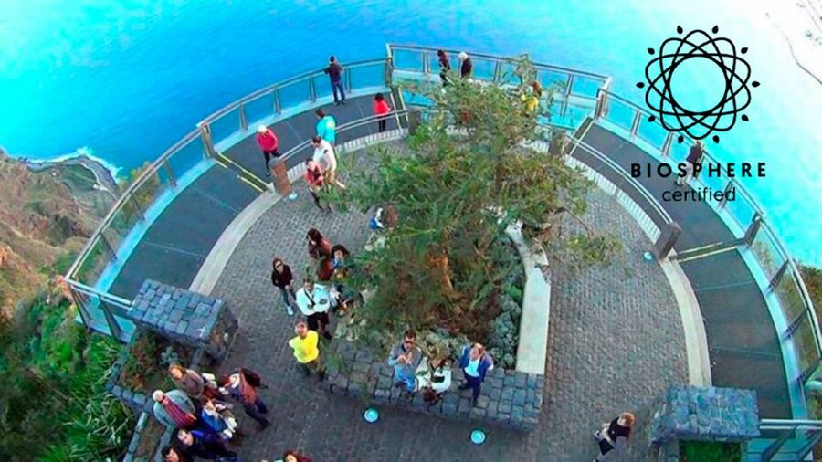 Madeira: Cabo Girao, Jeep Tour Adventure and Wine Tasting - A local bar and Madeira’s poncha