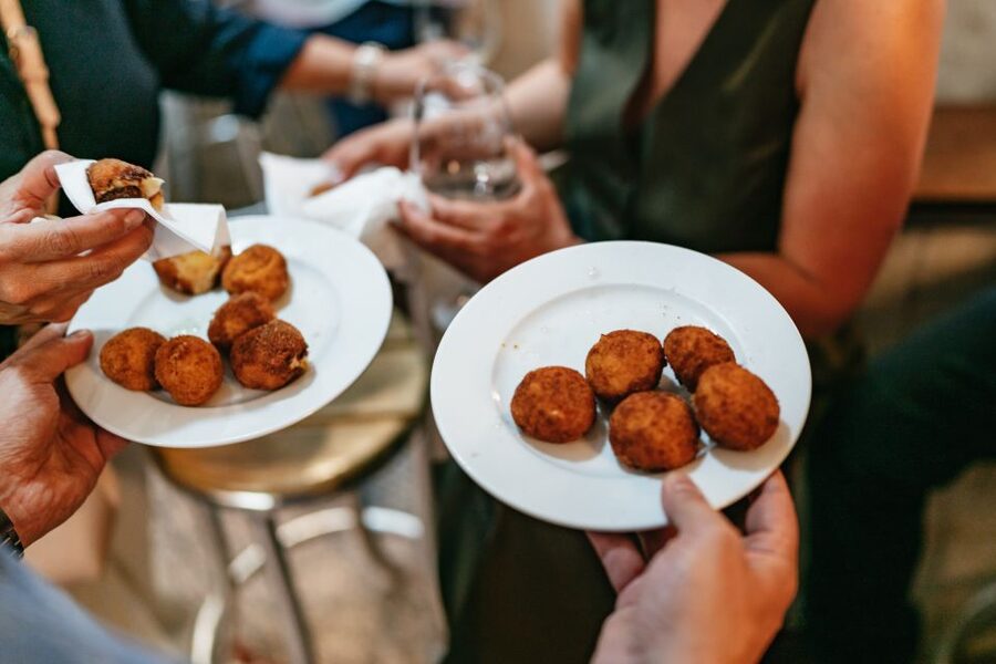 Madrid: Food & Wine Tour with 10 Tapas & 4 Drinks Included - How social is this tapas crawl?