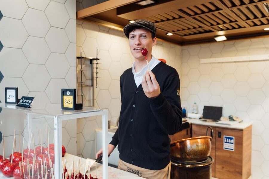 Madrid Guided Food Tour with Tapas and Spanish Wine - Wine, vermouth, and tinto de verano