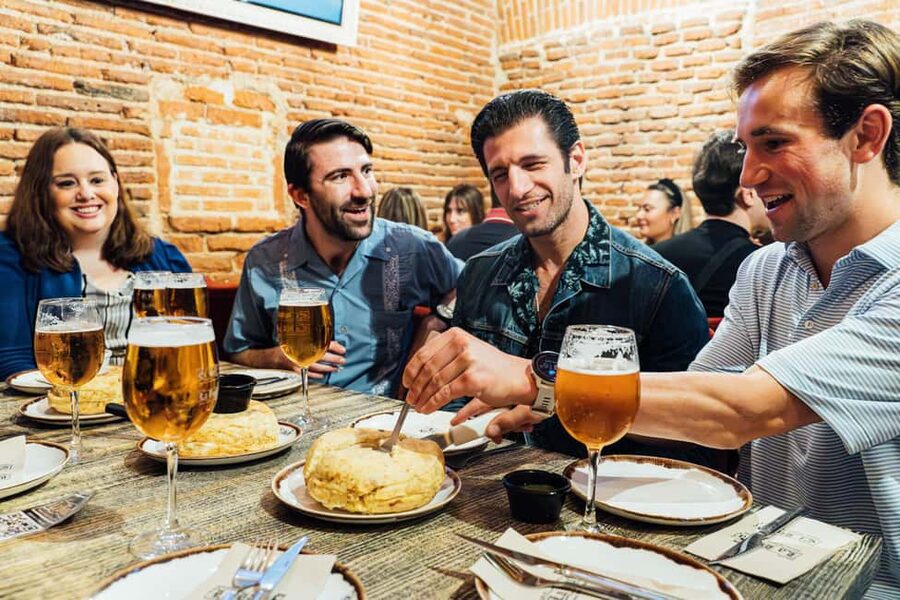 Madrid Guided Food Tour with Tapas and Spanish Wine - El Madrid de los Austrias and the final walk