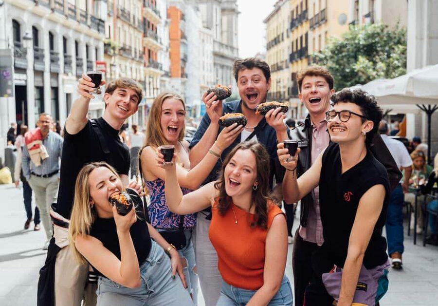 Madrid Guided Food Tour with Tapas and Spanish Wine - Sol and central Madrid: 45 minutes of orientation