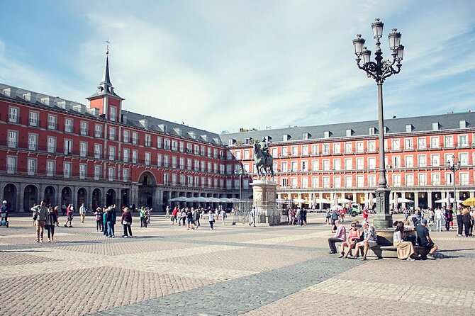 Madrid Historic Centre Food Tour with Authentic Tapas & Wines - Madrid’s fried squid sandwich