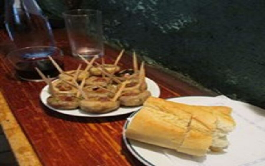 Madrid: Old Madrid Walking Food and Wine Tour - Meeting Carmen at Puerta del Sol