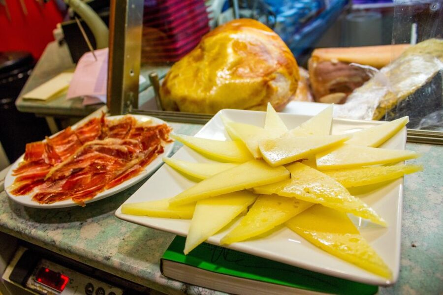 Madrid: Tapas & Wine Tasting Tour with Local Guide - The final stop in Madrid of the Austrias