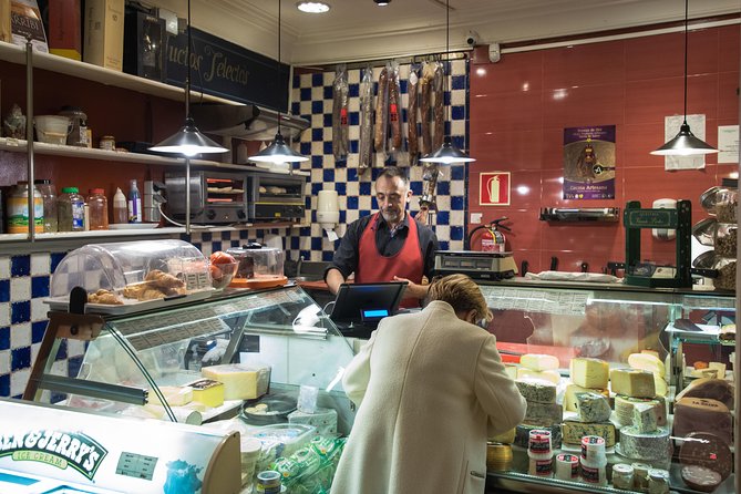 Madrid Tapas & Wine Tasting Walking Tour – Small Group Local Bars - Calle de las Huertas and the rhythm of four stops