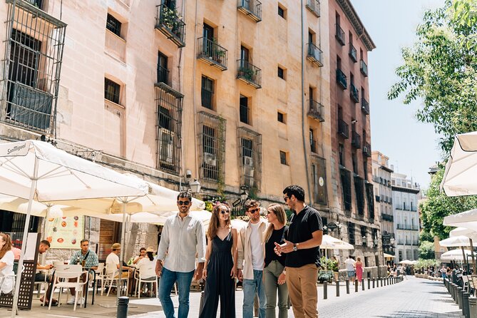 Madrid Tapas & Wine Tour with Rooftop Views and Local Guide - How much food and drink you actually receive