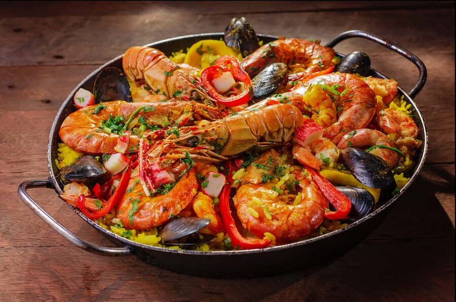Malaga: PREMIUM TAPAS TOUR Paella, Tapas, Winery & Flamenco - The first restaurant: three Spanish dishes and a drink