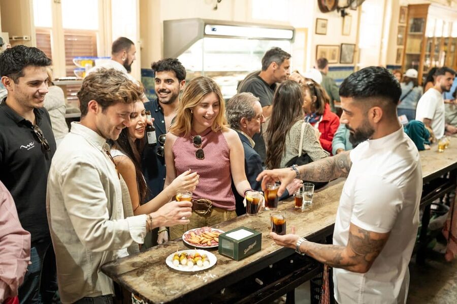 Málaga: Tapas, Wine & Rooftops Private Tour - A food walk that also introduces Málaga