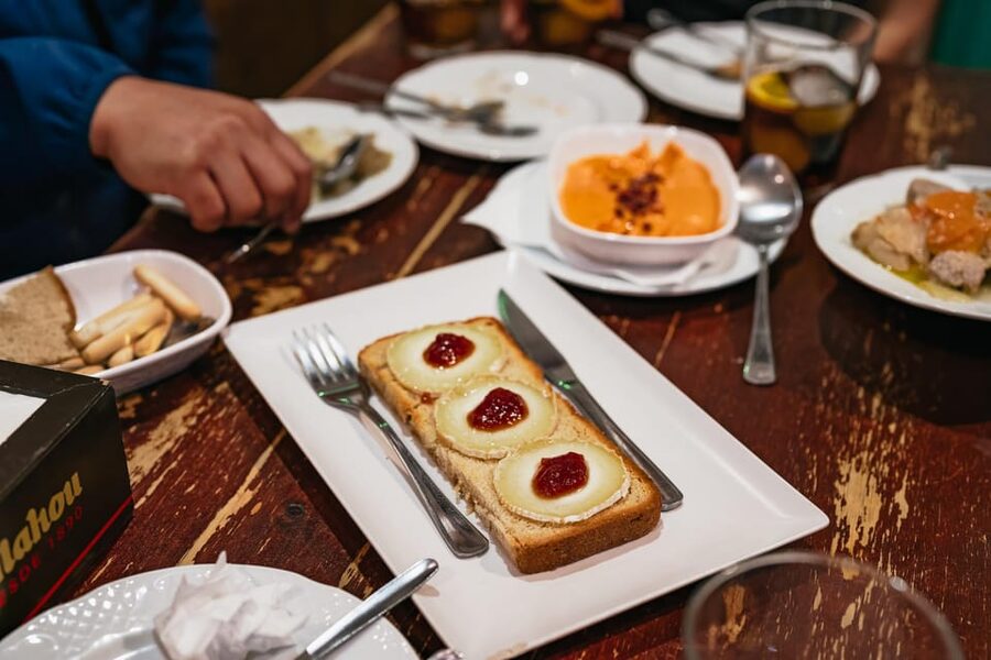 Málaga: Traditional Andalusian Tapas and Wine Tour - The middle stop: serious tapas and a long-running restaurant