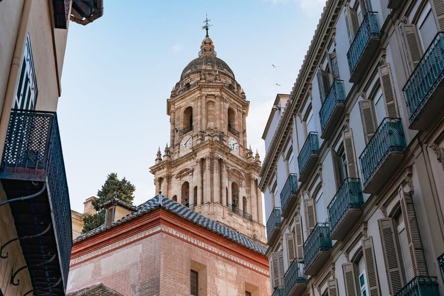 Málaga: Traditional Andalusian Tapas and Wine Tour - Guides make the difference