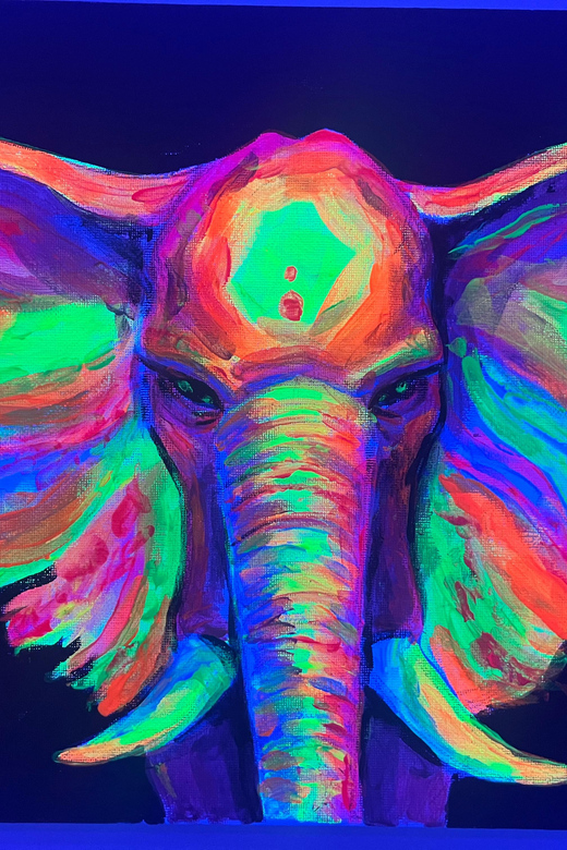 Málaga: Wine Gogh Glow Academy Paint and Sip Class - How much value do you get for $44?