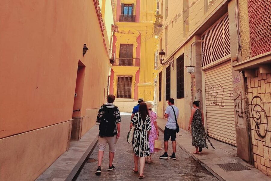 Málaga: Wine & Tapas Tour - Why the small group makes a difference
