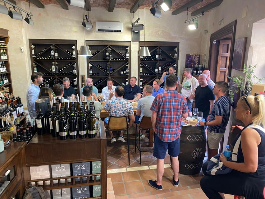 Marbella: Tour of the Old Town with Tapas & Wine - Olive oil tasting in the historic center