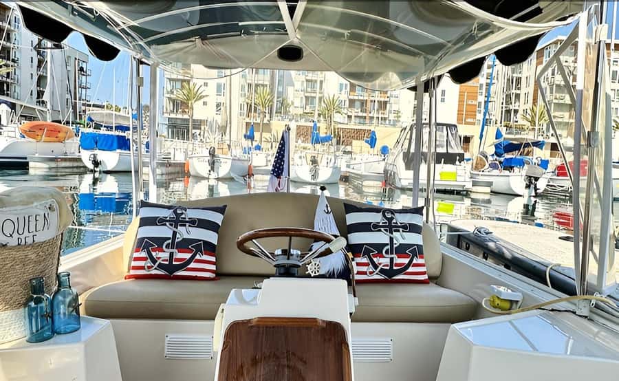 Marina Del Rey Luxury Boat Cruise Wine, Charcuterie Sealions - A cozy Duffy boat on Marina del Rey’s water