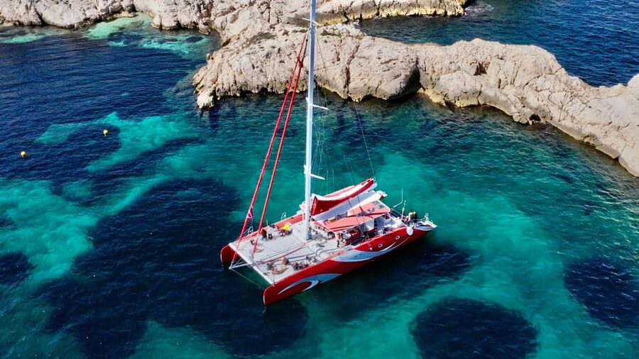 Marseille : Calanques Catamaran Cruise with Lunch & Wine - Morgiou: lunch beside the cliffs