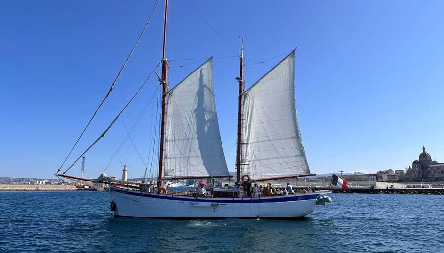 Marseille: Calanques Sailing Cruise with Lunch and Wine - Lunch on board: simple, fresh, and vegetarian