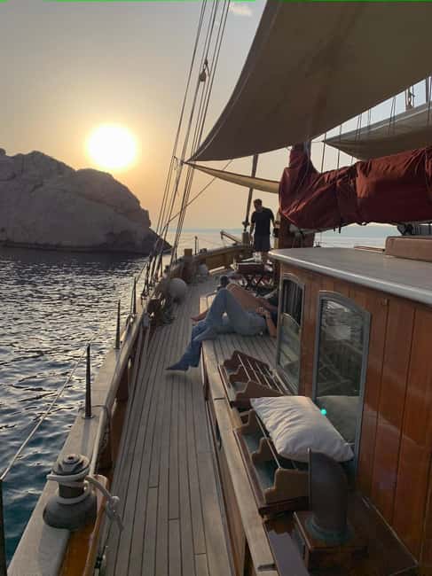 Marseille: Evening sailboat trip to the Calanques du Frioul with buffet and organic wine - Why This Sail Is One of Marseille’s Best Evening Views