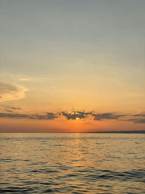 Marseille: Evening sailboat trip to the Calanques du Frioul with buffet and organic wine - Sunset, Rosé, and the Quiet Part of the Evening