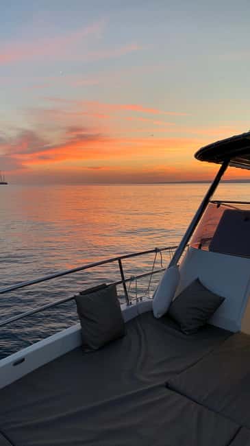 Marseille: Sunset Boat Cruise with Buffet and Organic Wine - Sunset, music, and the quiet ride home