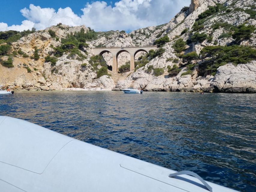 Marseille: Sunset Boat Cruise with Rosé Wine & Snacks - The skippers shape the experience