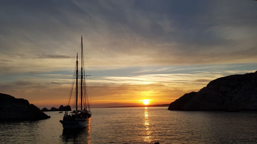 Marseille: Sunset Sailing Cruise with Dinner and Wine - The Frioul archipelago stop, about two hours of sea and supper