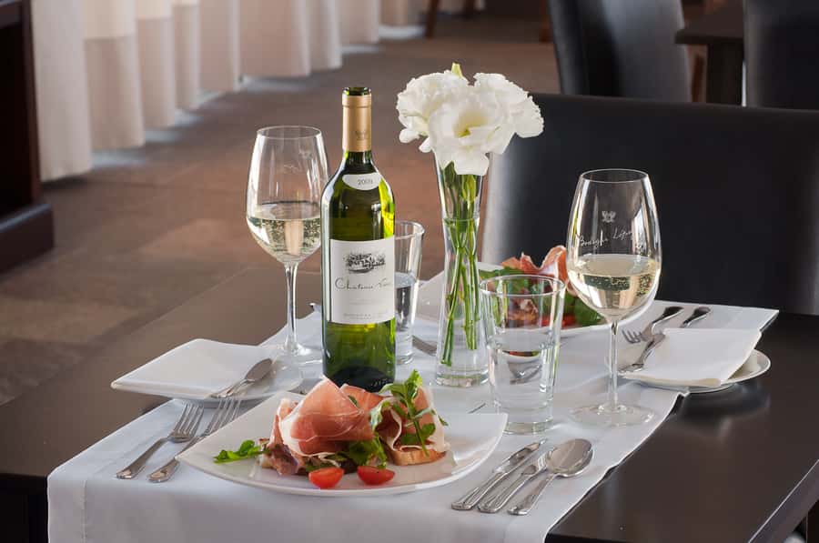 Mendoza: Full Day Wine Tour with 3 Course Lunch - Tastings that connect the glass to the vineyard