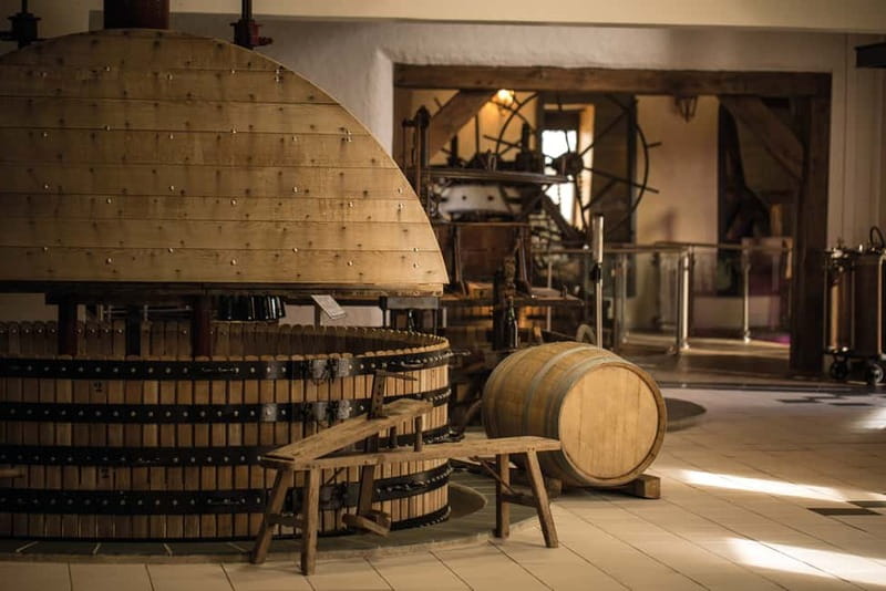 Meunier Champagne Experience tour - Passy-Grigny - Seeing old and modern Champagne presses