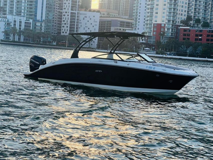 Miami: Guided Boat Tour with Champagne - Why Miami looks better from a 30-foot boat