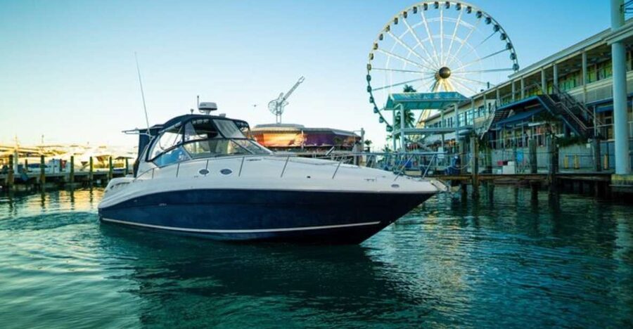 Miami: Private Yacht Cruise with Champagne - What the two-hour cruise feels like