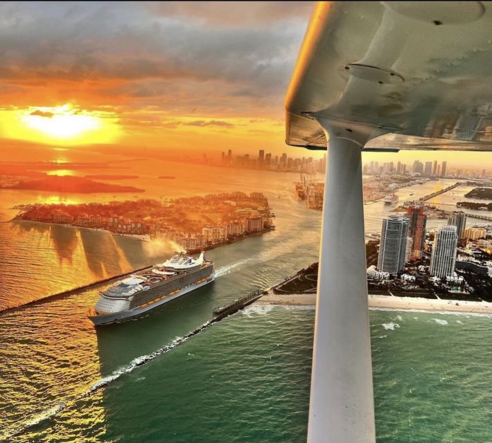 Miami: Romantic 1-Hour Private Flight Tour with Champagne - Champagne without alcohol