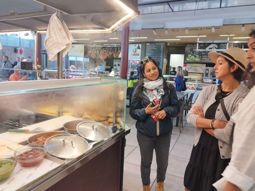 Milan: History & Street Food Tour with Wine Tasting - Galleria Vittorio Emanuele II and the Duomo area