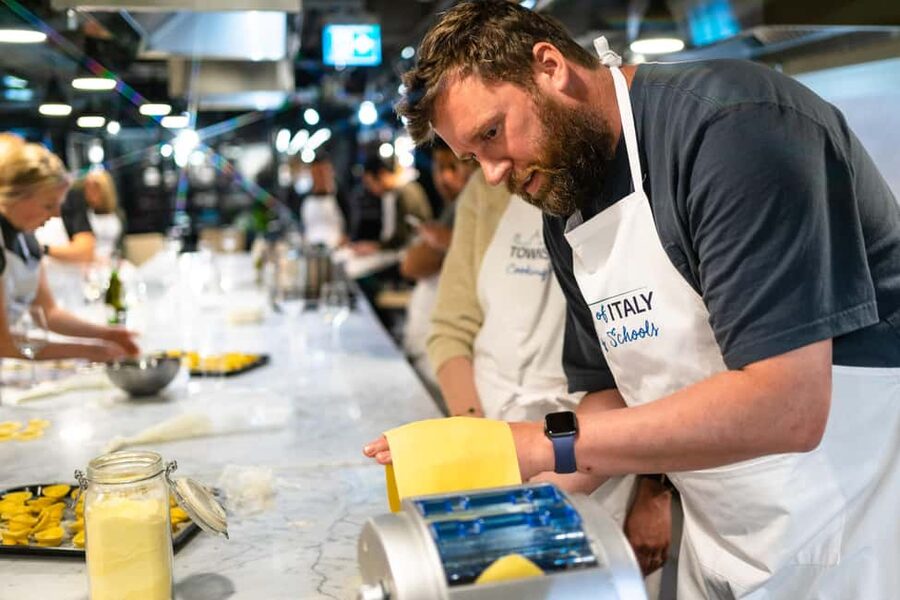 Milan: Pasta Class with Gelato or Tiramisù & Unlimited Wine - Key points at a glance