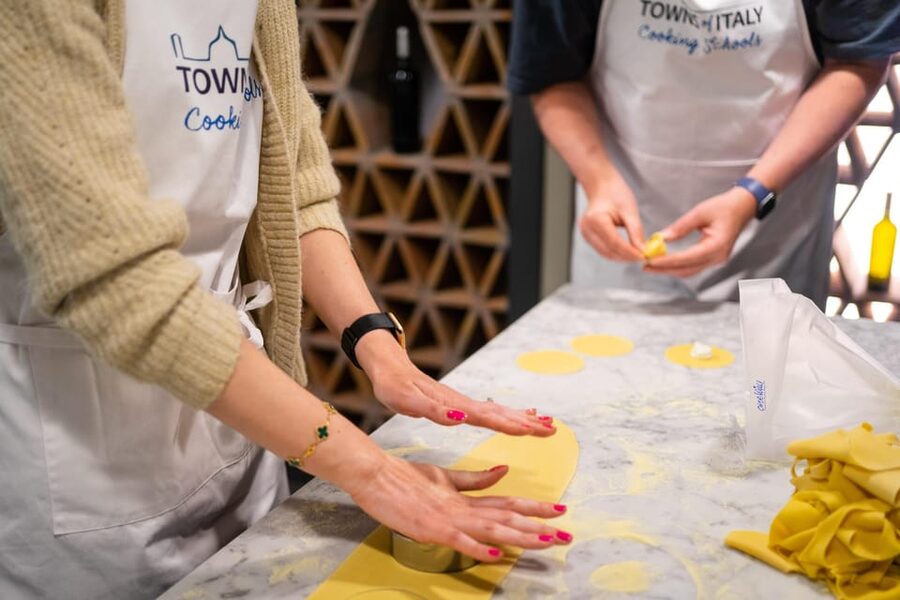 Milan: Pasta Class with Gelato or Tiramisù & Unlimited Wine - Tagliatelle and ravioli by hand