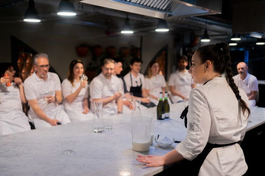 Milan: Pizza or Pasta and Gelato-Making Class with Wine - Wine, dinner, and the social side of the class