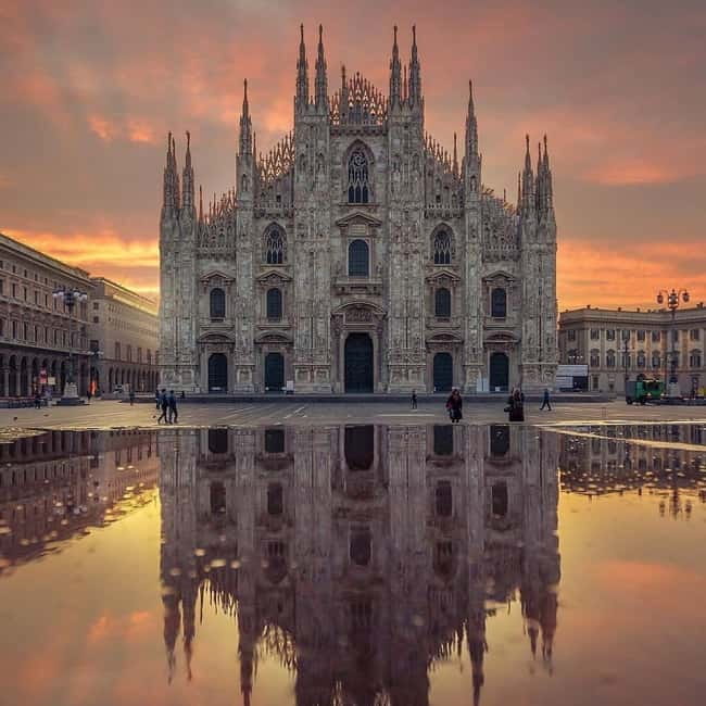 Milan: Small Group - Duomo & Rooftop, Wine & Food Tasting - Galleria Vittorio Emanuele II and Piazza della Scala