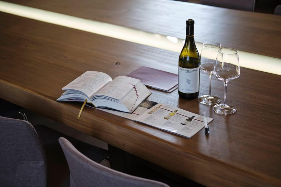 Monforte d'Alba: Jacuzzi Ritual with Wine Tasting - Who Will Enjoy This Most?