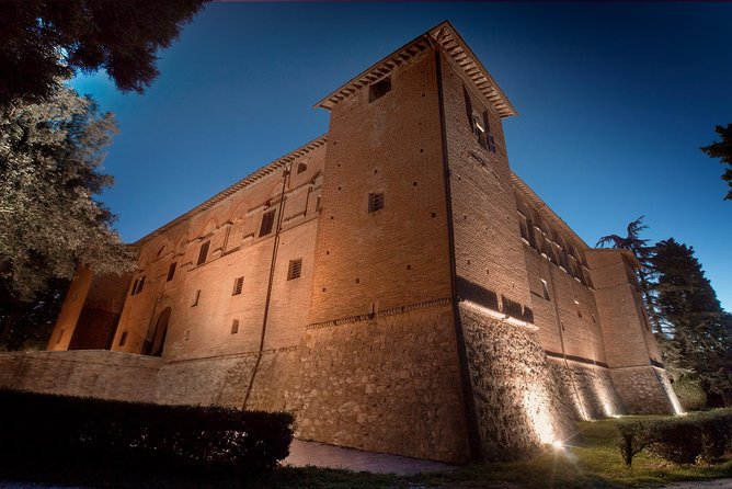 Montalcino: Brunello Wine Tasting Experience - Three wines, served with local focaccia