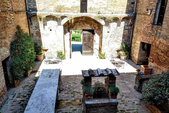 Montalcino: Brunello Wine Tasting & Lunch in a Tuscan Castle - What the setting adds to the meal