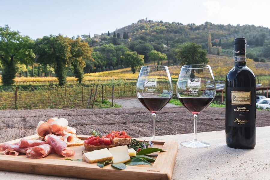 Montalcino: Private Cellar Tour, Wine Tasting & Appetizers - What the private format changes