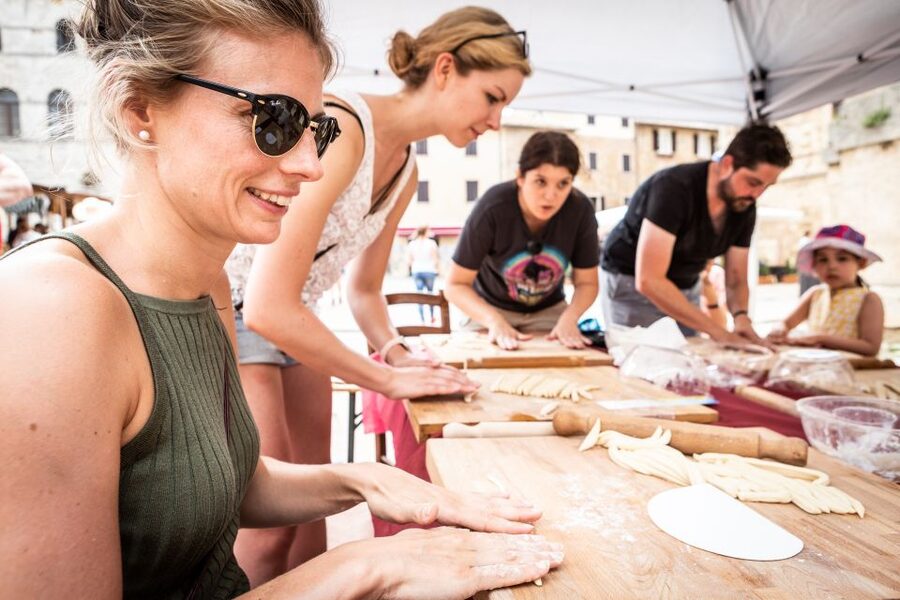 Montepulciano: Pasta-Making Class with Tasting and Wine - The people who make the class personal