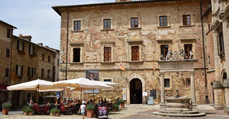 Montepulciano: Winery Tour and Tasting - Entering Talosa Cantina Storica in Montepulciano