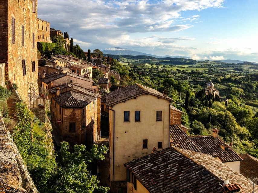 Montepulciano: Winery Tour and Tasting - A cellar with more than wine in its walls
